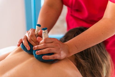 Massagem com pindas chinesas